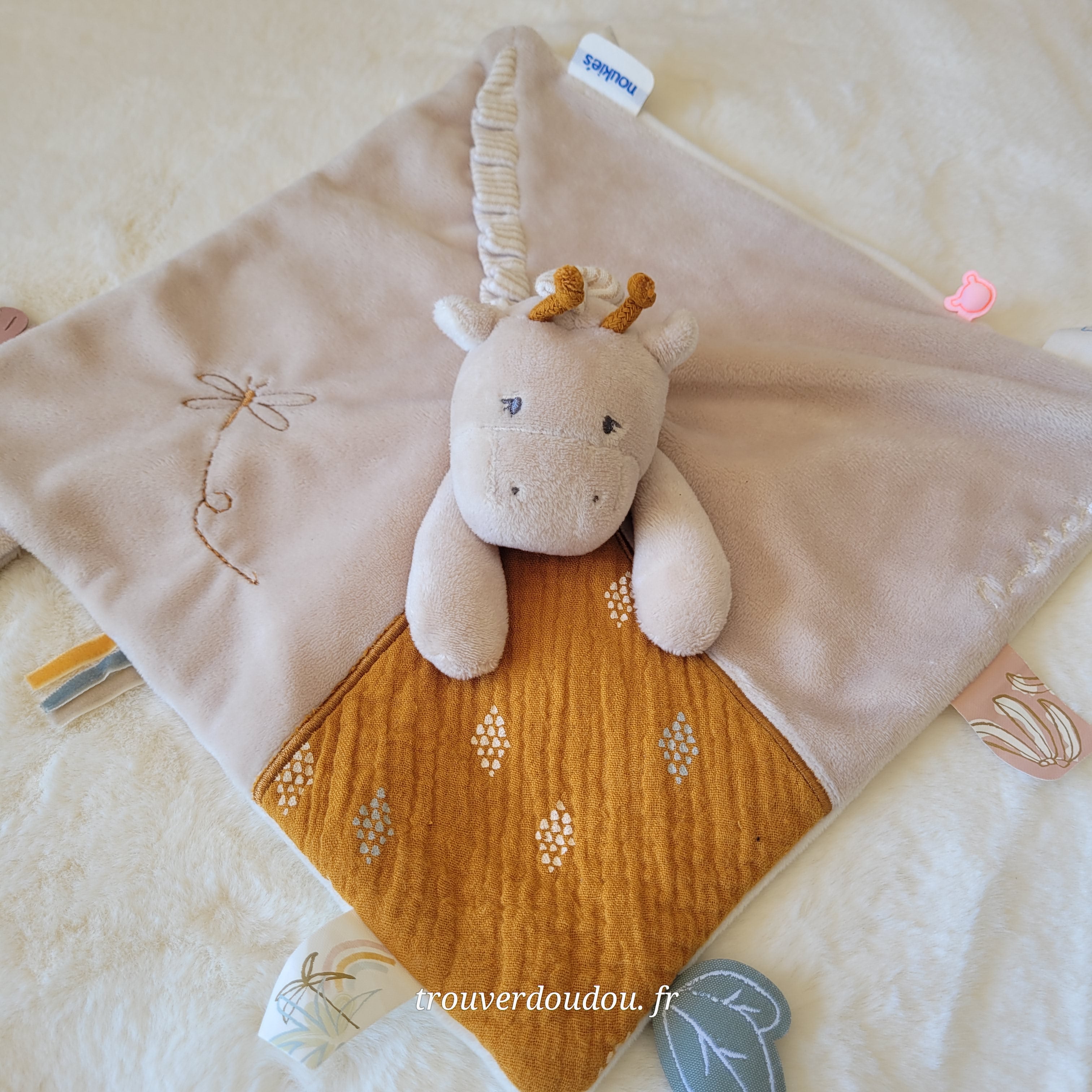Doudou Plat Girafe "Tiga" Ocre et Beige - Noukie's - Occasion Très Bon État